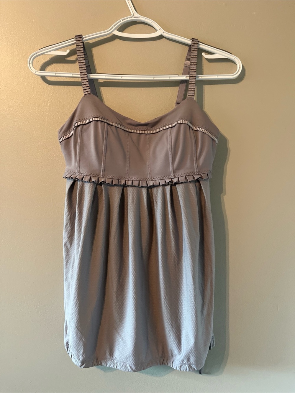 Lululemon Pritti Ruffle Tank Top Women’s Size 4 Running Built In Bra Workout